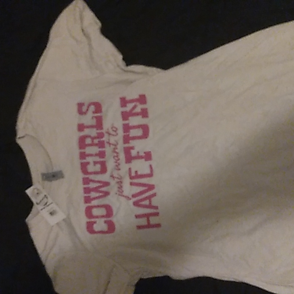 B and S XL creme tee shirt